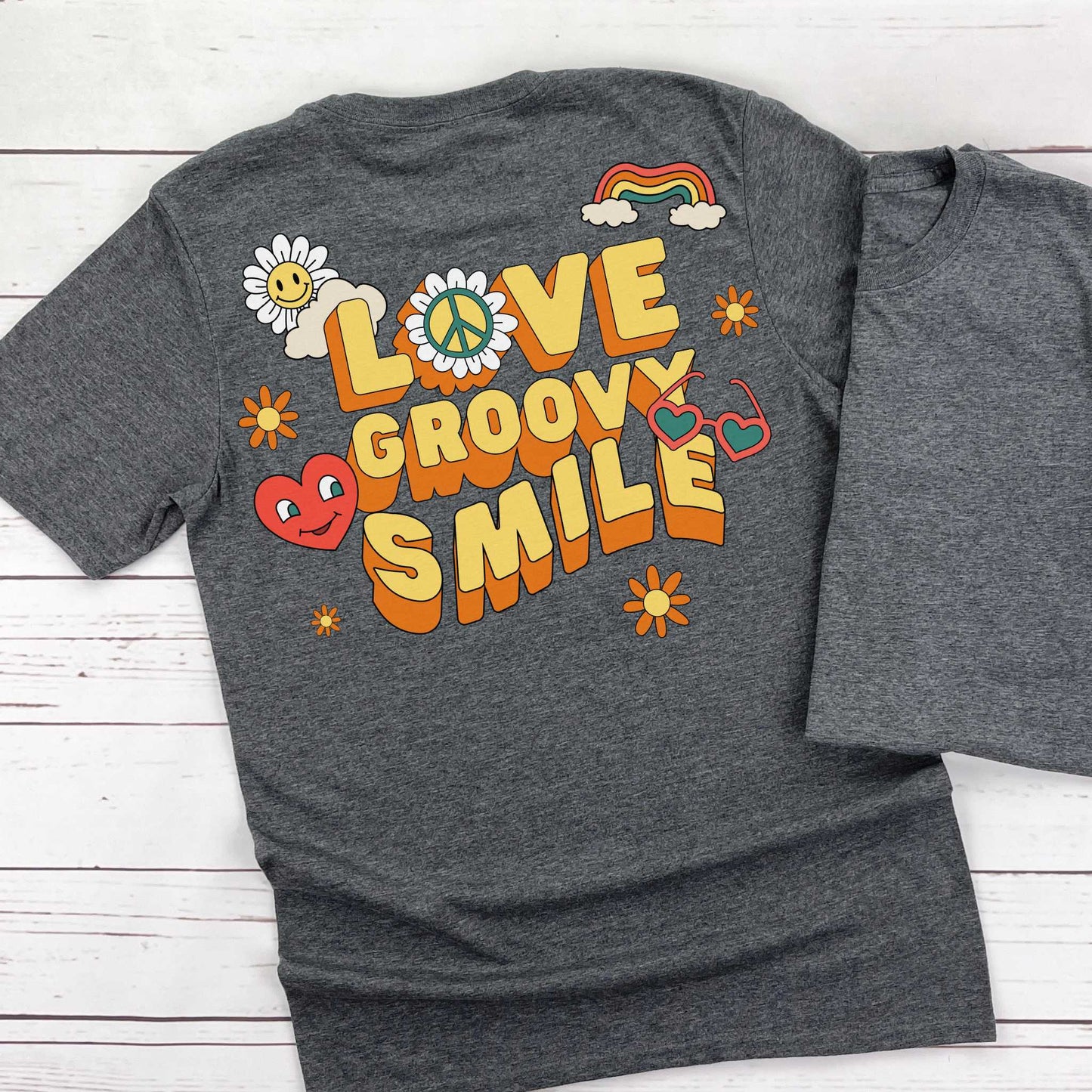 Love groovy smile T-shirt